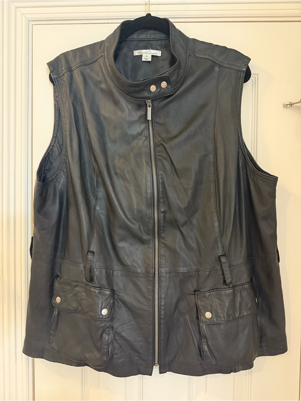 Kenneth Cole New York Black Sleeveless Leather Zip Vest